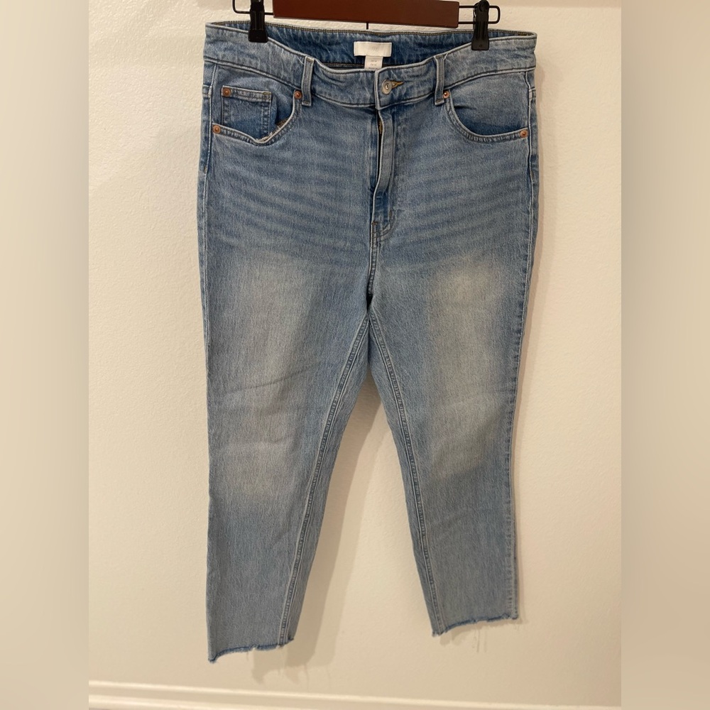 H&M | Straight Leg Raw Hem high rise Jeans